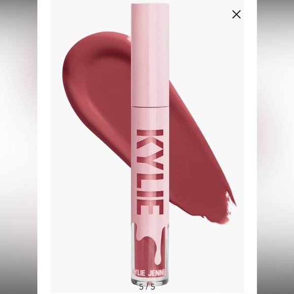 A WHOLE LEWK | Kylie Cosmetics Lip Shine Lacquer - Picture 5 of 5